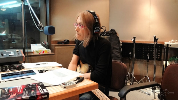 ロックのDNAをデジガジェに組み替え！ 週アス×ROLLYのラジオ番組始動