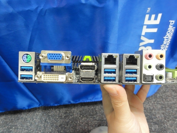 3月の終わりにギガバイトとMSIコンピューターが、相次いでインテルの新チップセット『Intel 7シリーズ』を搭載したマザーボードの記者説明会を開催。