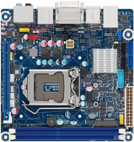 インテル7シリーズ採用マザーボード