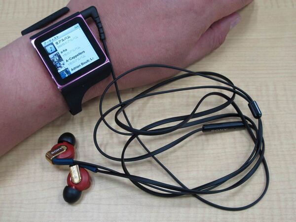 SmartWatchなんていらない！ iPod nanoを腕時計化する超軽量ブレスレット
