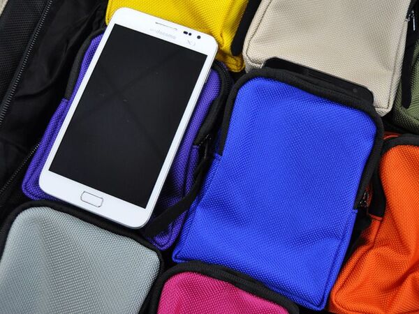 スマホ18台収納の驚異的なバッグを発掘