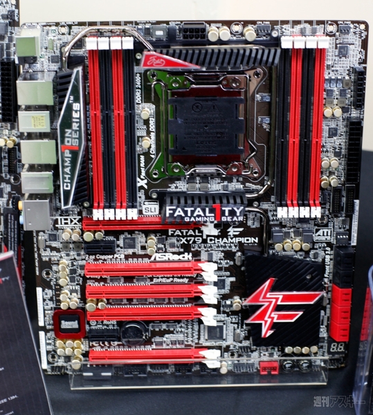 “Fatal1ty”は戦闘機好き!? ASRock新マザー発表会で伝説のプロゲーマーを見た “Fatal1ty”は戦闘機好き!? ASRock新マザー発表会で伝説のプロゲーマーを見た