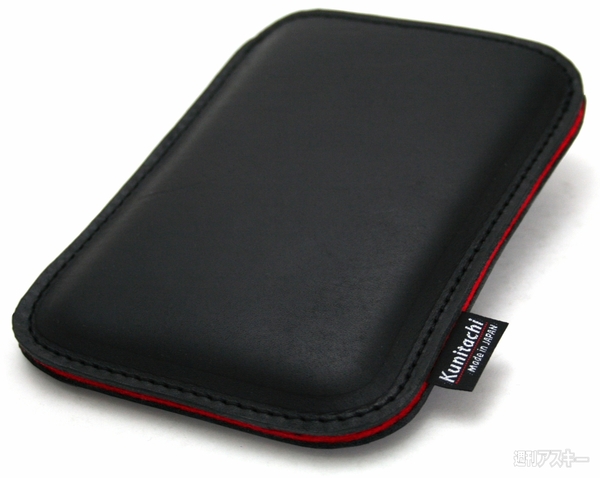 職人が作るオイルドレザースリーブ