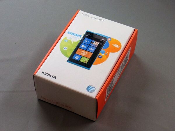 AT&T版Lumia 900の開封レビュー