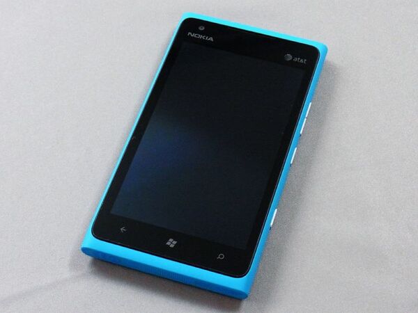 AT&T版Lumia 900の開封レビュー