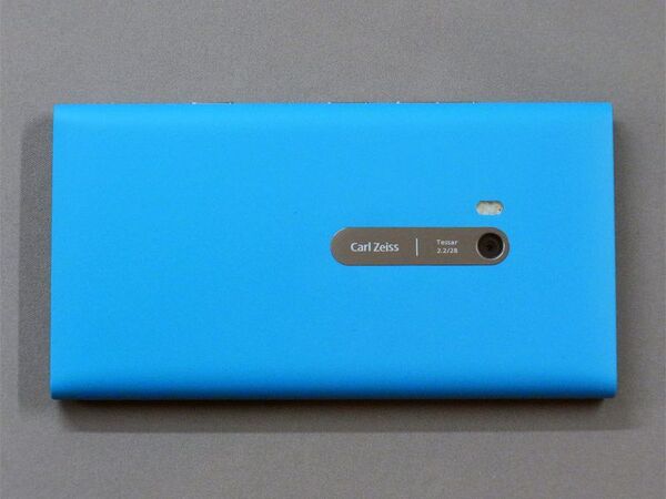 AT&T版Lumia 900の開封レビュー
