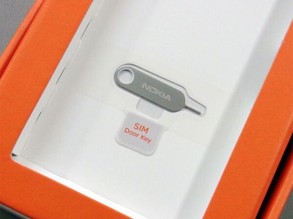 AT&T版Lumia 900の開封レビュー