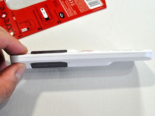 【海外端末】電池1本で動くおしゃれな緊急用ケータイ