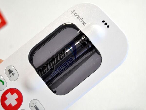 【海外端末】電池1本で動くおしゃれな緊急用ケータイ