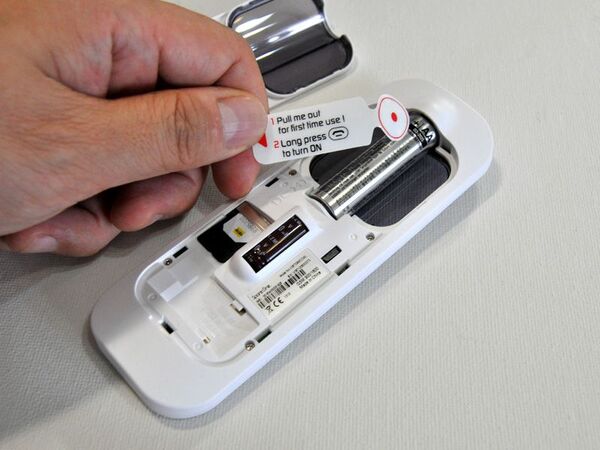 【海外端末】電池1本で動くおしゃれな緊急用ケータイ