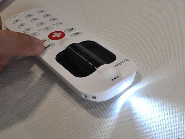 【海外端末】電池1本で動くおしゃれな緊急用ケータイ