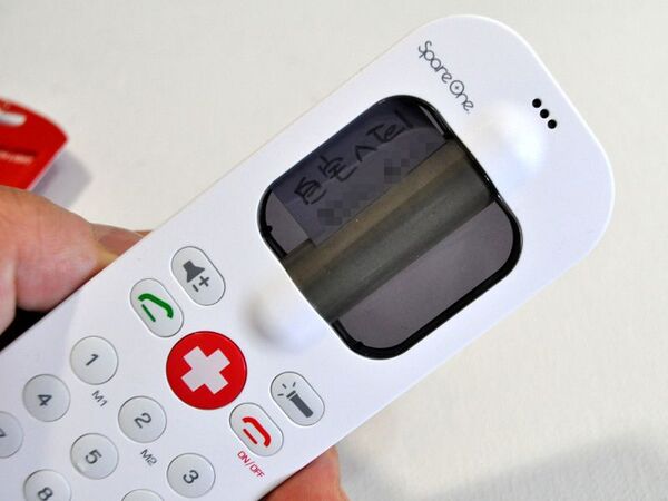 【海外端末】電池1本で動くおしゃれな緊急用ケータイ