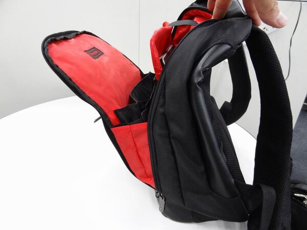 新iPadとMacBook Airを同時収納できるナップザックが頼もしすぎ