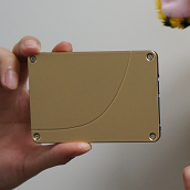 黄金のインテルSSDが52名に当たるキャンペーンを8月31日まで実施中