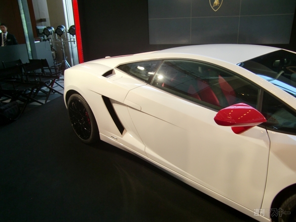 Lamborghini GALLARDO LP560-4 Bianco Rosso