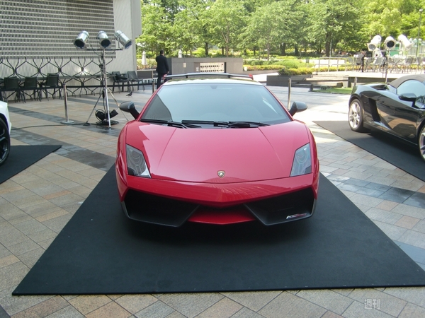 Lamborghini GALLARDO LP560-4 Bianco Rosso