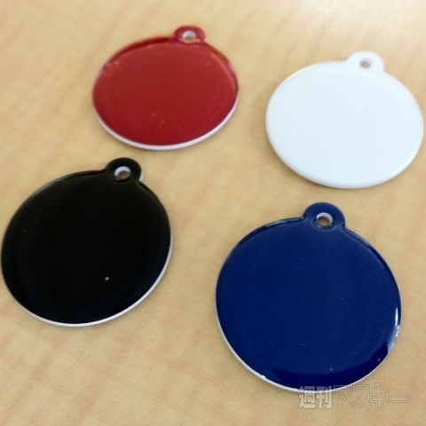 注：国内のXperiaではタダのストラップにしかなりません