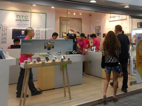 台湾のスマホ天国！ 台北西門の獅子林ビルを直撃！