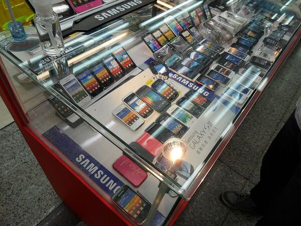 台湾のスマホ天国！ 台北西門の獅子林ビルを直撃！