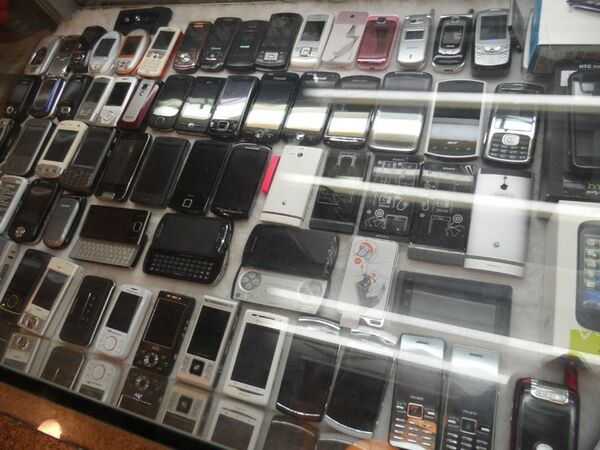 台湾のスマホ天国！ 台北西門の獅子林ビルを直撃！