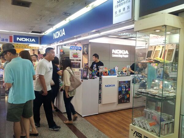 台湾のスマホ天国！ 台北西門の獅子林ビルを直撃！