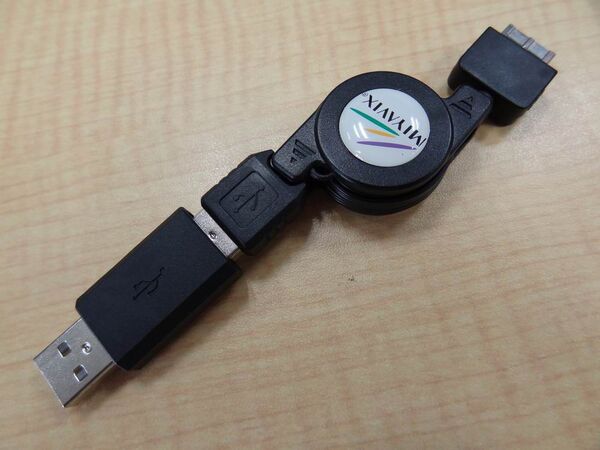 未対応のモバイルバッテリーでも充電できちゃうPS Vita用リトラクタブルケーブル