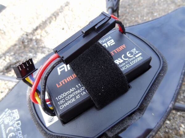 スマホで操縦するUFO型ラジコンが720p画質で撮影可能に！（動画アリ）