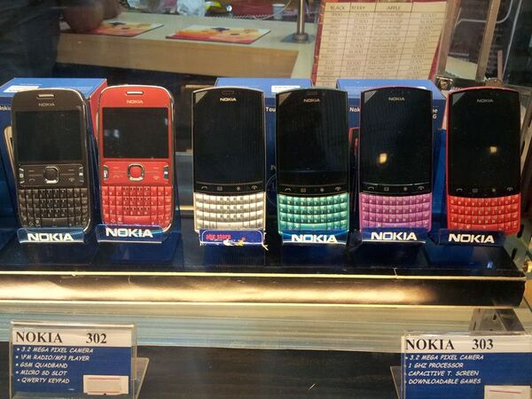 マニラのショッピングモールでスマホを探そう