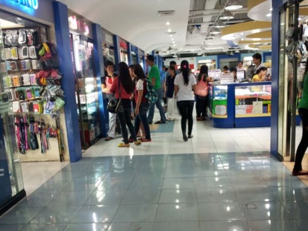 マニラのショッピングモールでスマホを探そう