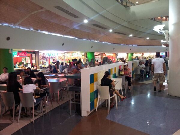 マニラのショッピングモールでスマホを探そう