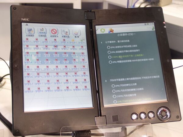 デュアルディスプレースマホから残念なアングリーバードまで気になる展示イロイロ：Mobile Asia Expo