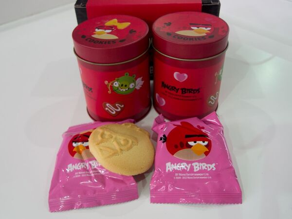 デュアルディスプレースマホから残念なアングリーバードまで気になる展示イロイロ：Mobile Asia Expo