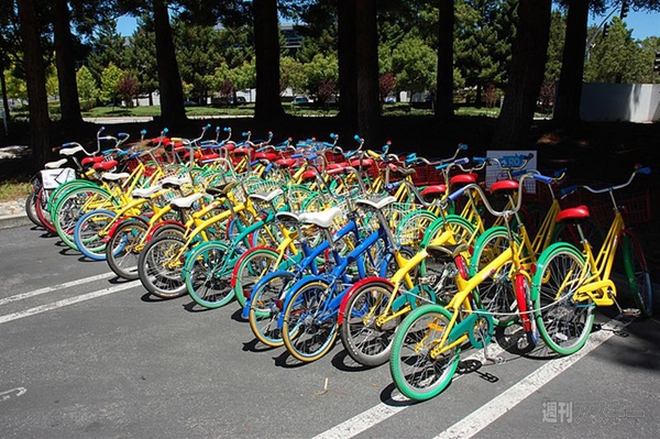 Google PlexにJelly Beanのドロイド君が登場 とにかくドロイドがいっぱい