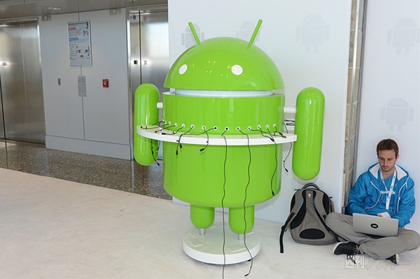 Google PlexにJelly Beanのドロイド君が登場 とにかくドロイドがいっぱい