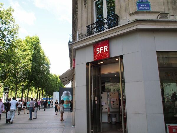 パリのプリペイドSIMとWindows Phone端末