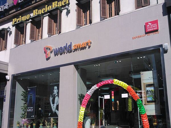 韓国ソウルにスマホ新古品屋が急増中