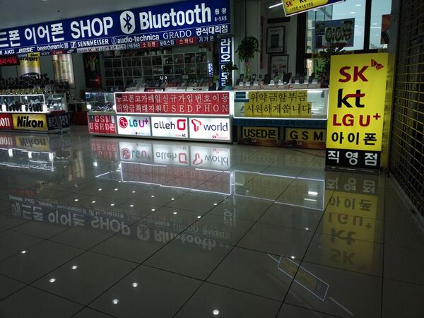 韓国ソウルにスマホ新古品屋が急増中