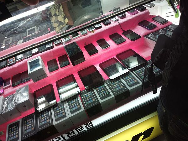 韓国ソウルにスマホ新古品屋が急増中