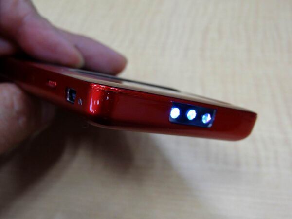 太陽光で充電できる大容量モバイルバッテリー　超ぷくぷくスマホ防水ポーチに最適！