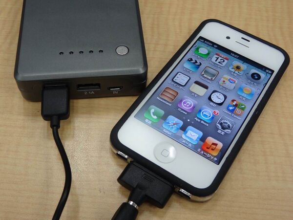 新型iPadをフル充電近くチャージ可能な10000mAh大容量モバイルバッテリー