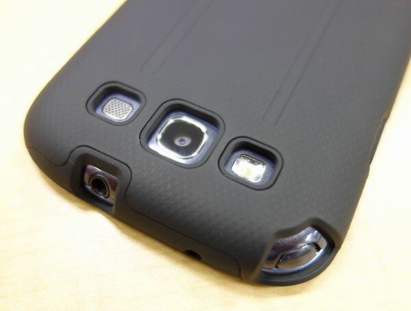 GALAXY S III用鉄壁防御ジャケット『Hybrid Tough Case』