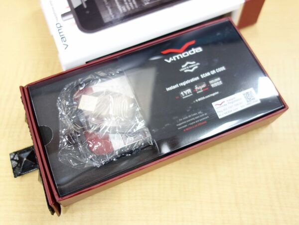 iPhoneを超高音質化するジャケット型ヘッドホンアンプ