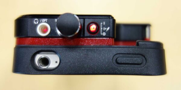 iPhoneを超高音質化するジャケット型ヘッドホンアンプ