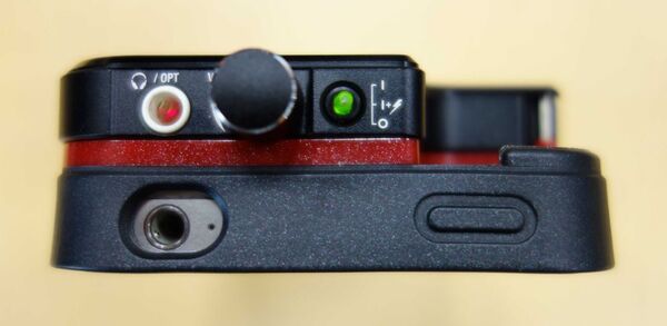 iPhoneを超高音質化するジャケット型ヘッドホンアンプ