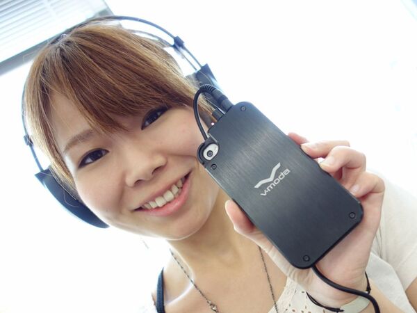 iPhoneを超高音質化するジャケット型ヘッドホンアンプ