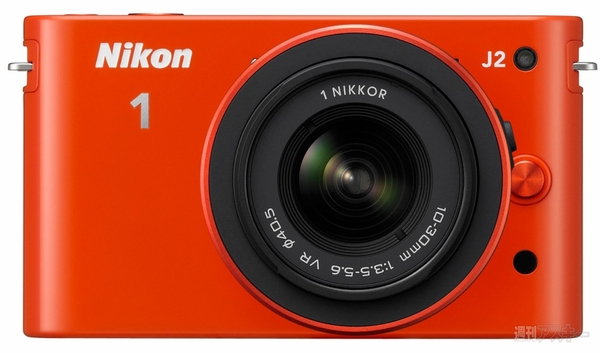 6色のカラバリに世界最速AFを搭載したミラーレス一眼『Nikon 1 J2