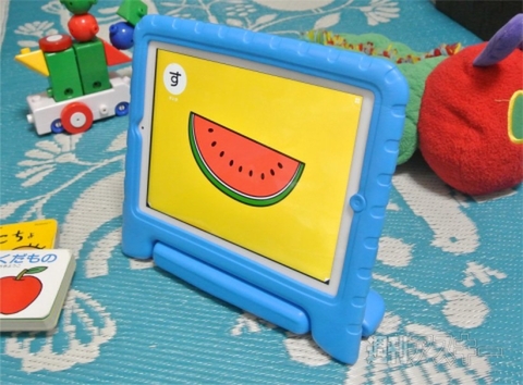 夏休みの家族旅行やお出かけに最適！ 頑丈便利な子供向けiPadケース