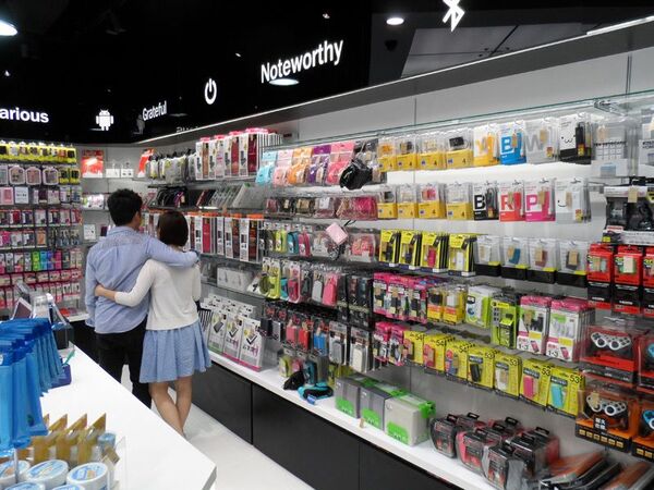 祝！ エレコム香港店オープンでスマホをパワーアップ