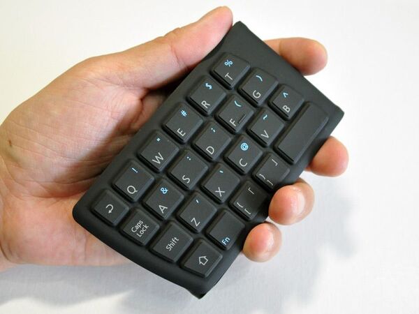 祝！ エレコム香港店オープンでスマホをパワーアップ