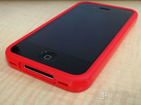 iPhone 4・4S専用Apple純正バンパーに赤い彗星現わる